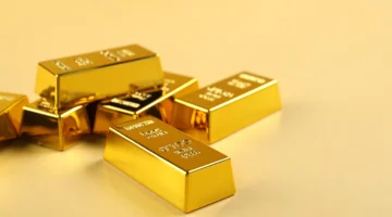 الذهب يواصل اللمعان والنفط يتأرجح مع احتمالات خفض الفائدة الأميركية